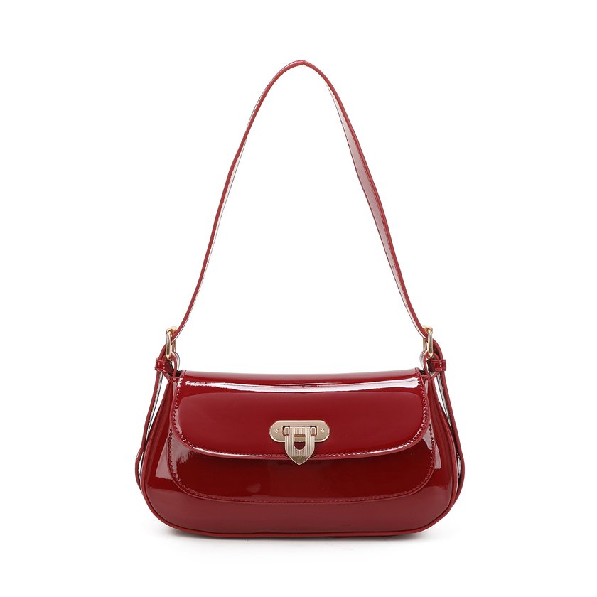 Bolso de hombro en charol