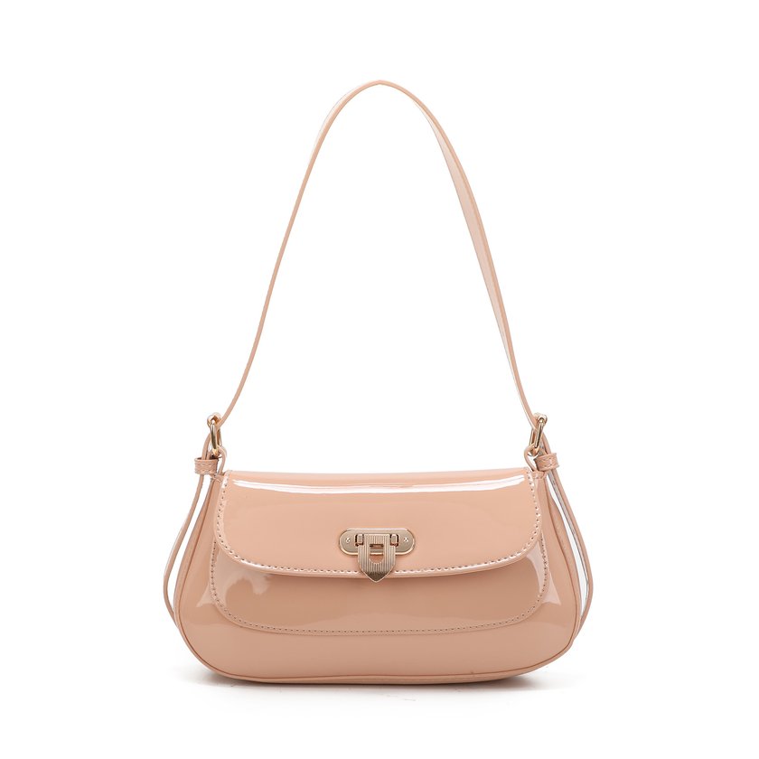 Bolso de hombro en charol
