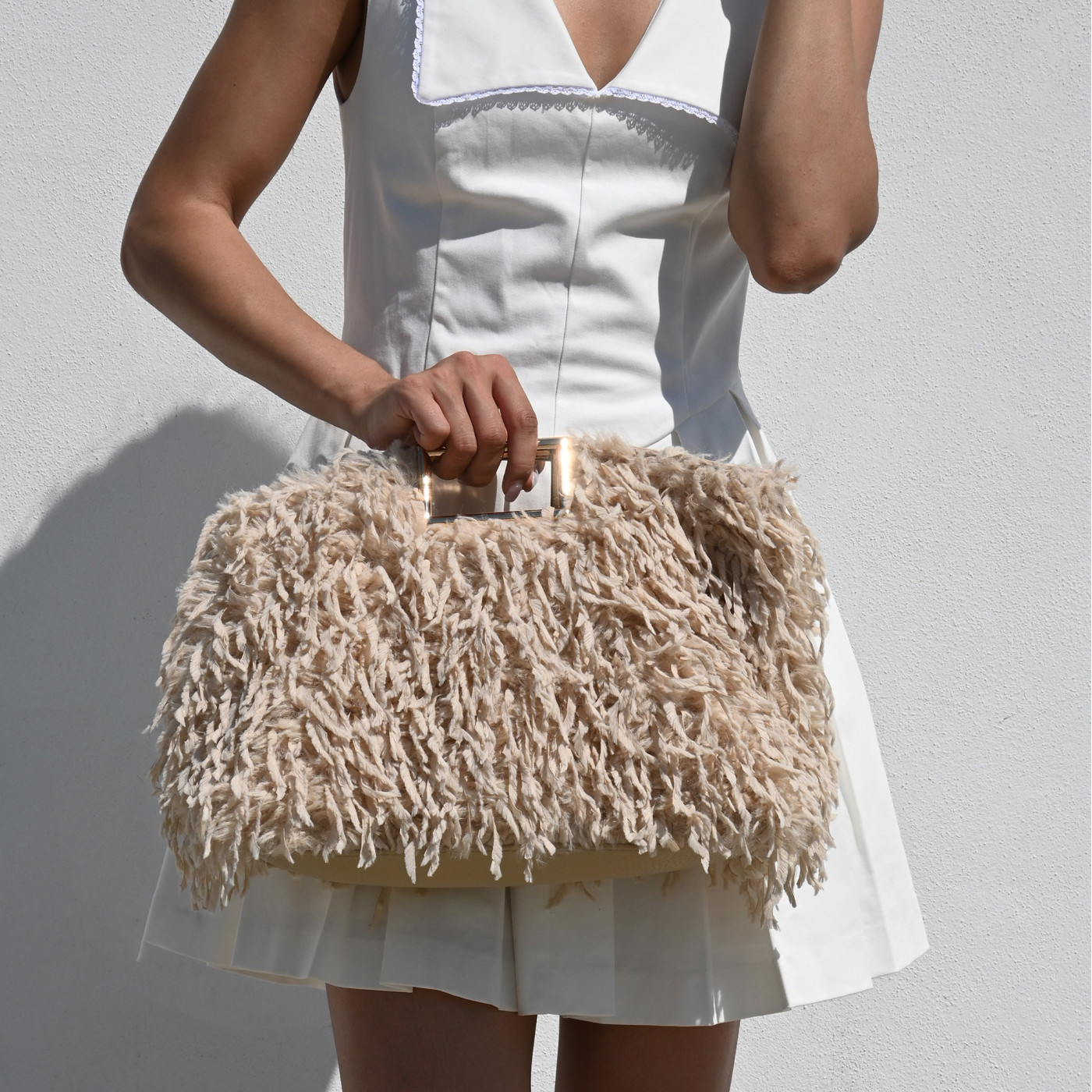 Bolso Shopper con pelo y plumas