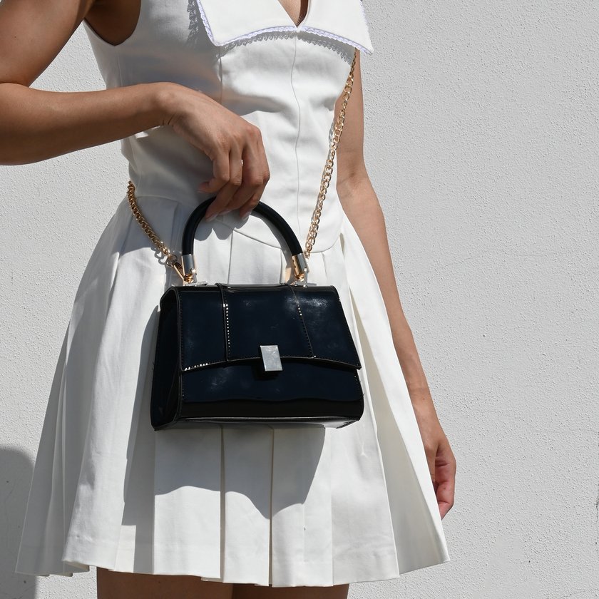 Bolso bandolera en charol