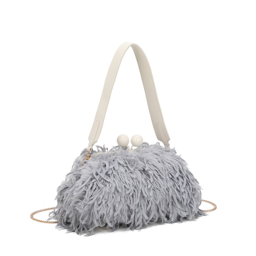 Bolso de hombro con pelo y plumas