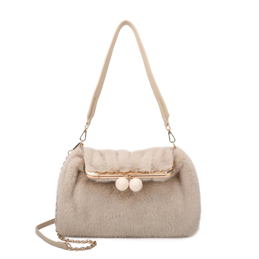 Shoulder bag with fur