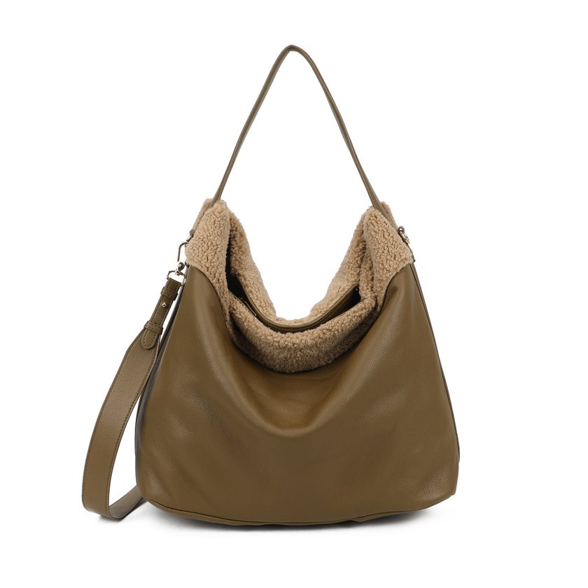 Shopper bag with fur