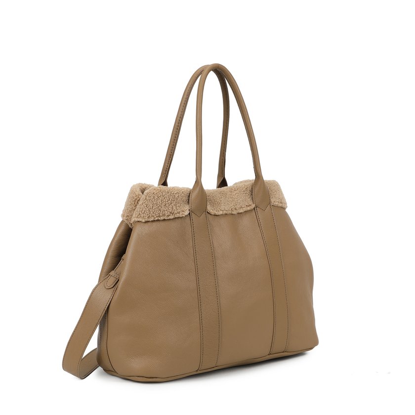 Shopper bag with fur