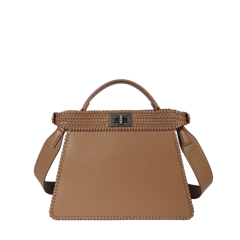 Shoulder bag with details