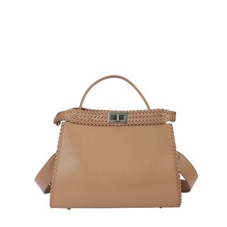 Shoulder bag with details