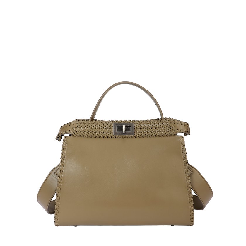 Shoulder bag with details