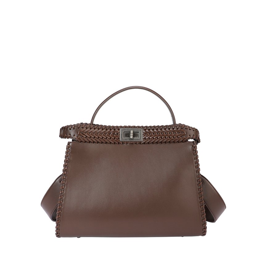 Shoulder bag with details