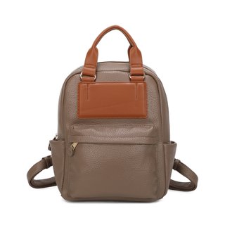 Mochila com alças e detalhe castanho