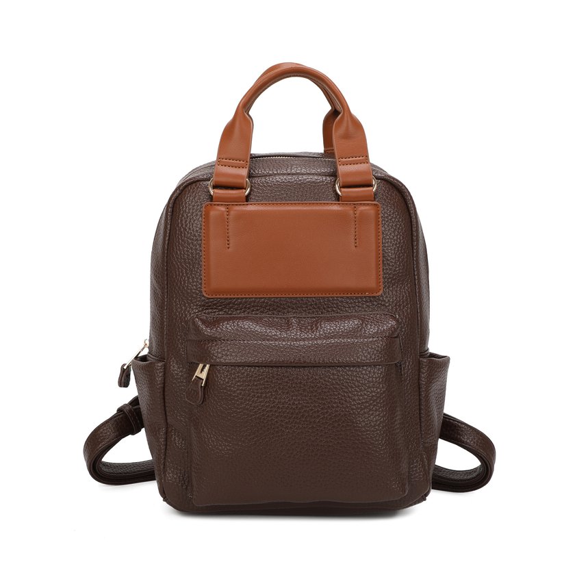 Mochila con correas y detalle marrón