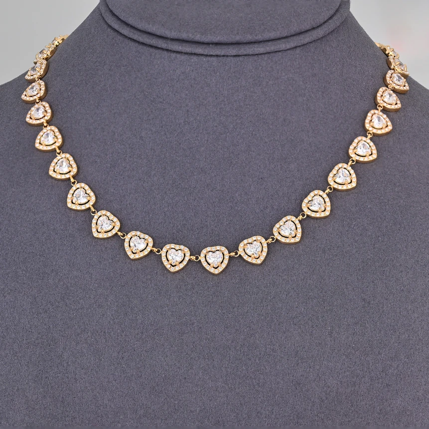 Colar Delicate com corações