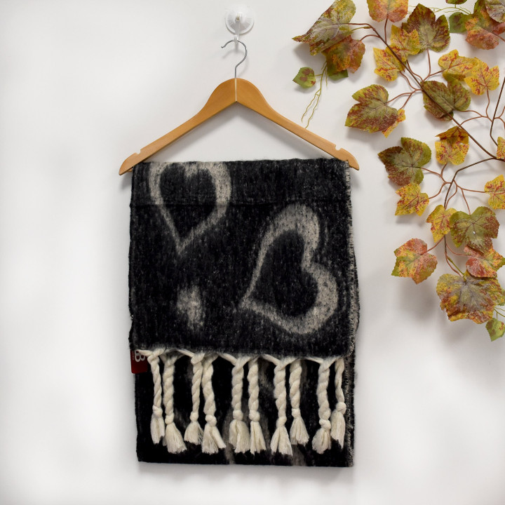 Heart scarf with braided fringe GB
