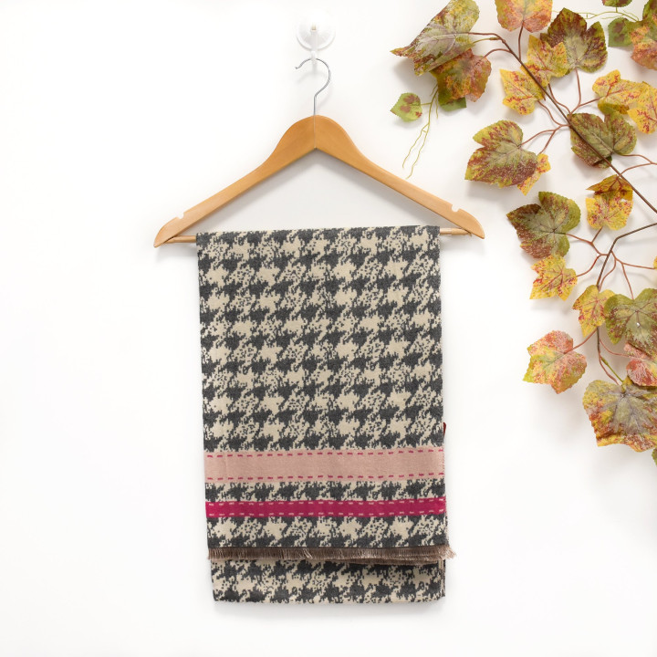 Scarf with pied de poule patter GB Scarf with pied de poule patter GB