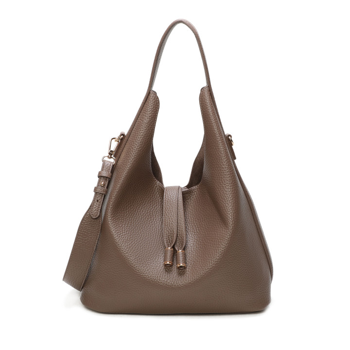 Bolso de hombro con detalles dorados