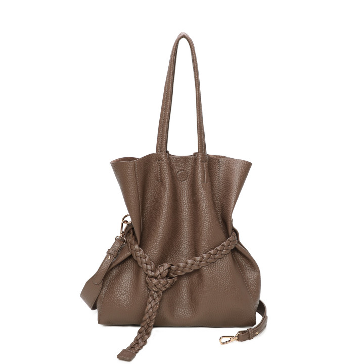 Shopper bag with braided buckle