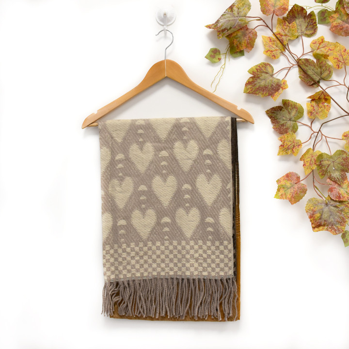 Scarf with hearts GB