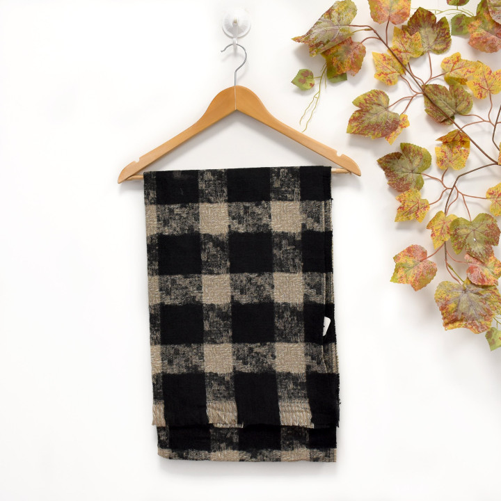 Scarf with square GB