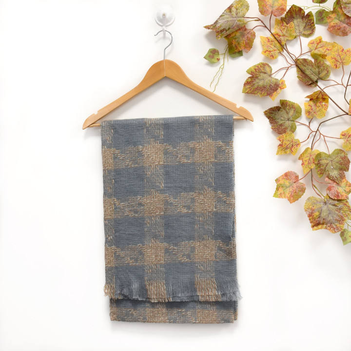 Scarf with square GB