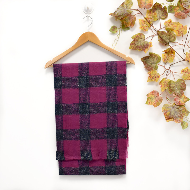 Scarf with square GB