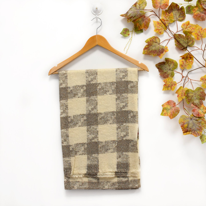 Scarf with square GB