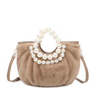 Shopper bag with short fur