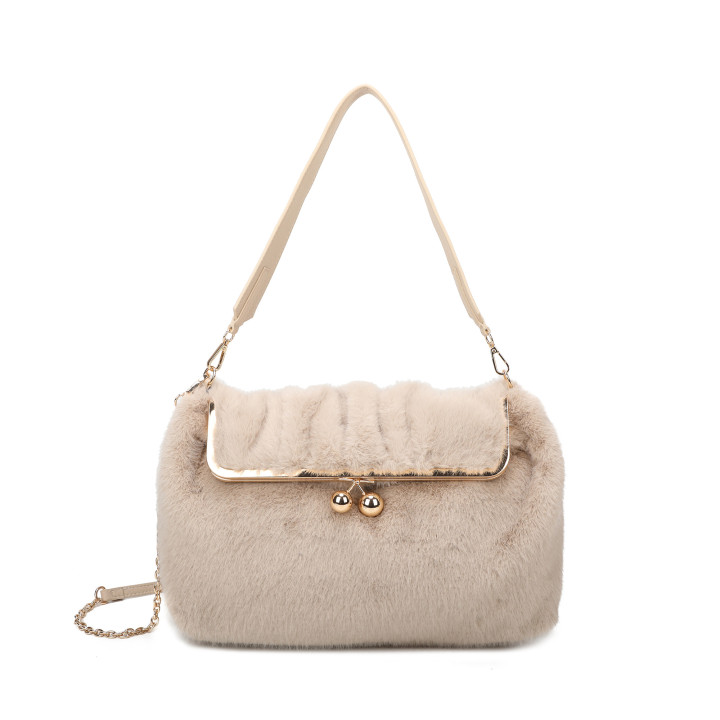 Shoulder bag with fur