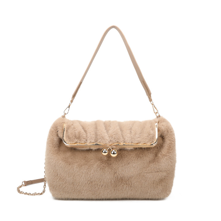 Shoulder bag with fur