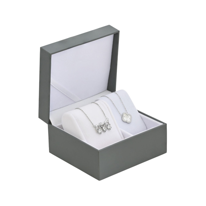 Conjunto collar 1 niño y 2 niñas y collar