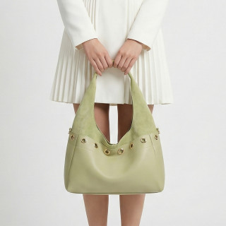 Mala de Ombro com Tachas