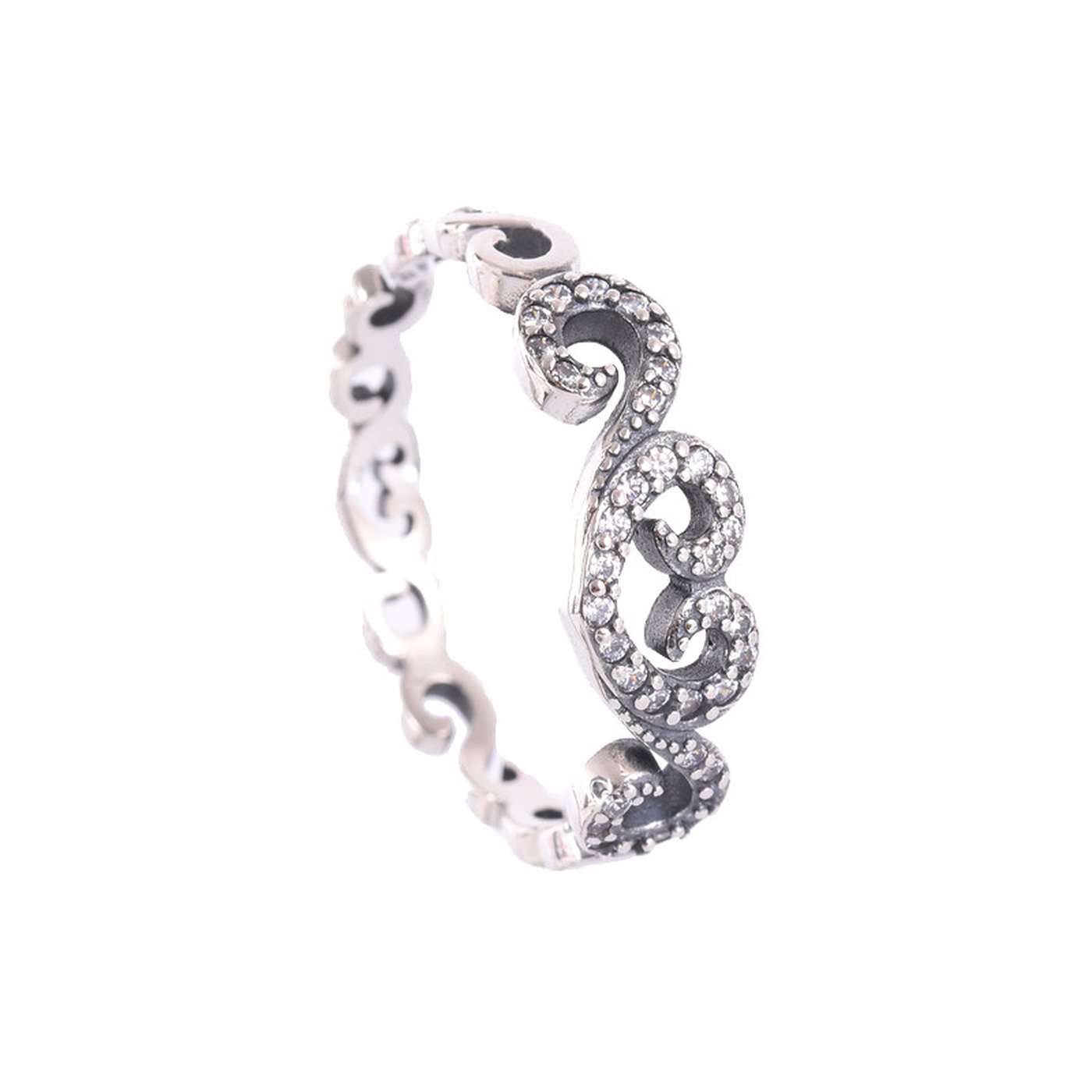 Luxury ring with intertwined heart